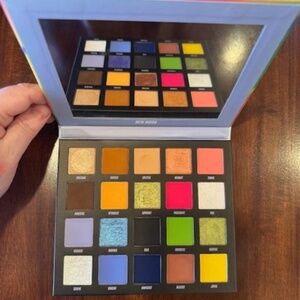 BeautyBay New Mood Eyeshadow Palette LE
